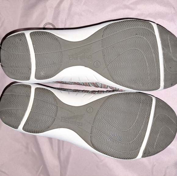 Shoes - Picture 3 of 8